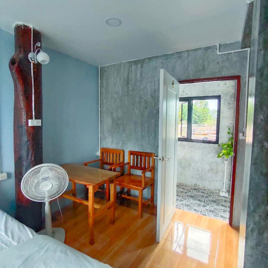 Privatunterkunft Poohry Seaview *
